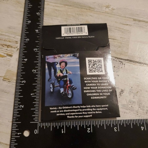 Avatar The Way of Water Heart Pin - Picture 3 of 3